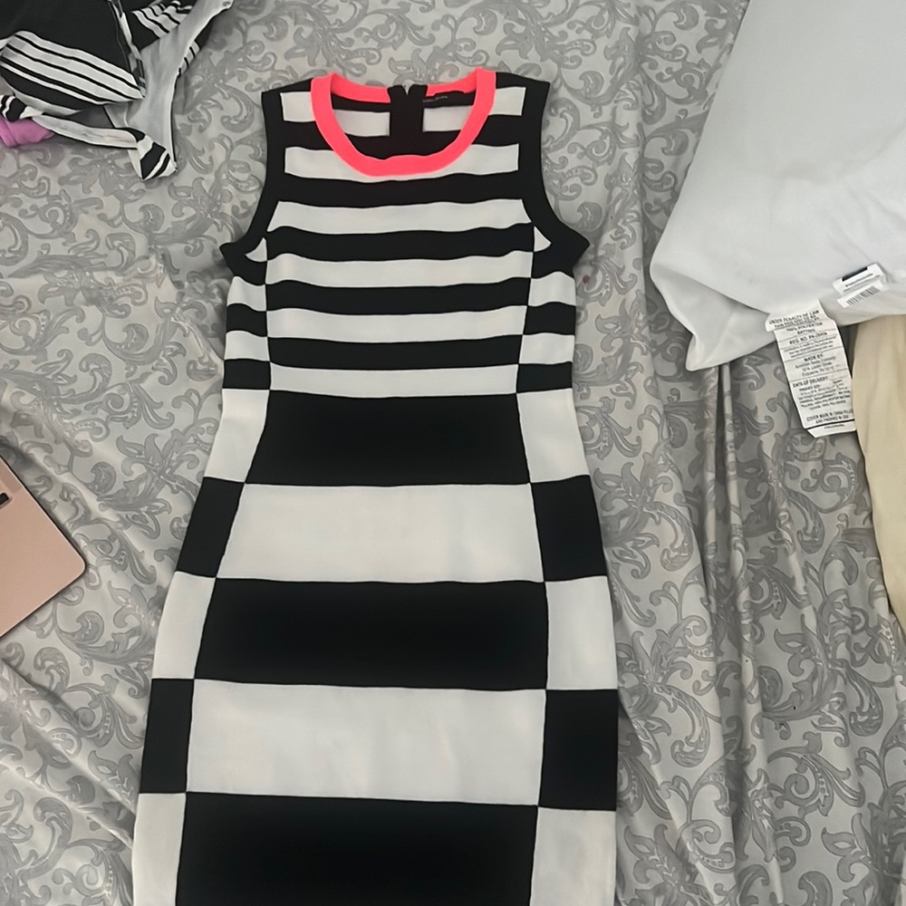 Karen millen NWOT women size small super cute and beautiful for summer